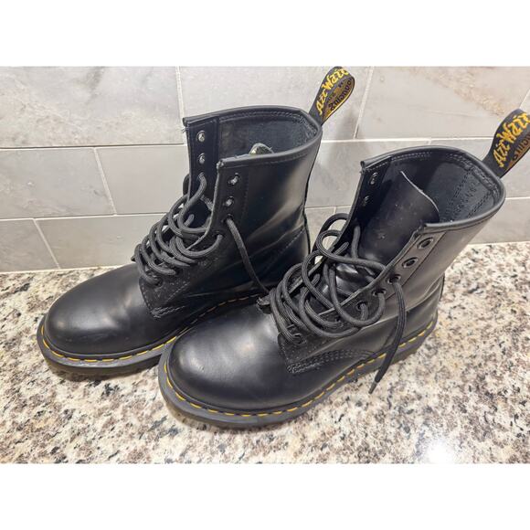 Dr. Martens Classic Black Leather Combat Boots Women’s 1460 Size 7 Doc - Picture 1 of 9